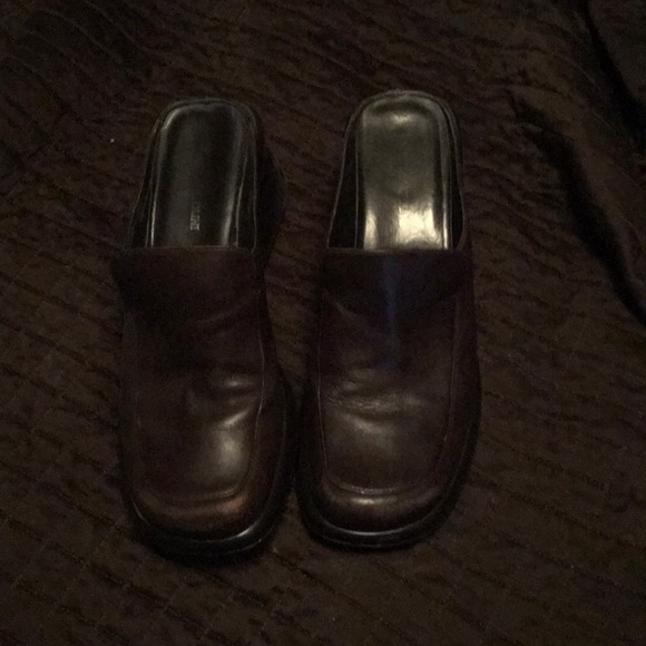 Clogs - Picture 2 of 3